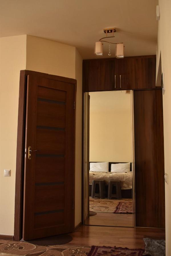 Напротив Спортивно-Концертного Комплекса Apartment Yerevan Luaran gambar